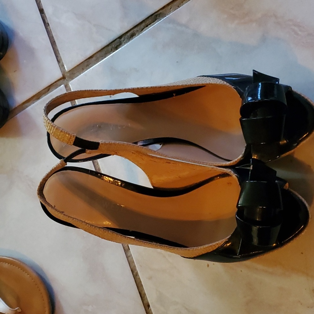 Nine West Natural Straw Woven Black Patent Slingback front Platforms